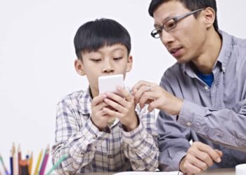 Como pais podem orientar filhos sobre segurança em redes sociais