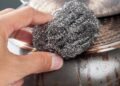 Não é só pra arear panela: 5 usos alternativos da palha de aço
