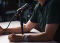 Debate em podcast: conheça a novidade das eleições 2026