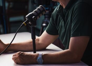 Debate em podcast: conheça a novidade das eleições 2026