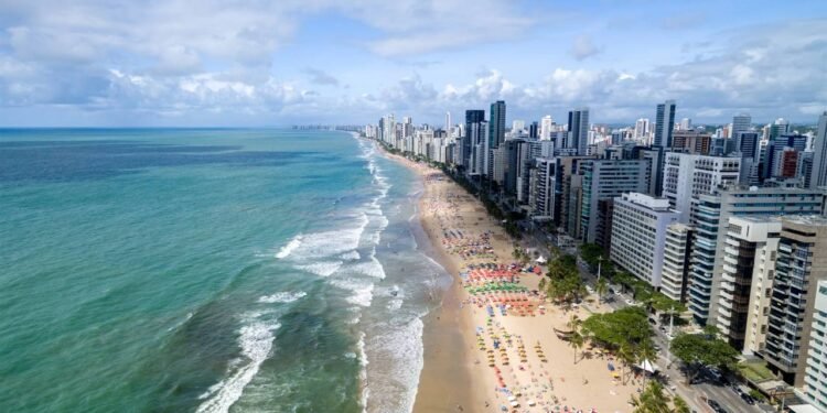 Sete praias do Brasil que exigem atenção redobrada de banhistas