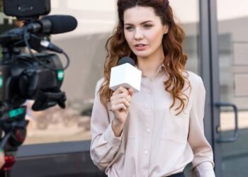Quer ser repórter? Veja os cursos e as 5 habilidades essenciais