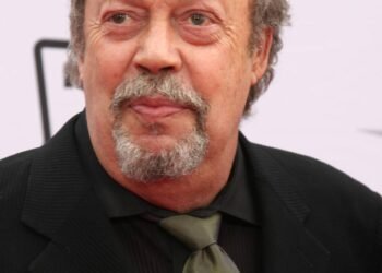 Tim Curry: o legado de resiliência do ator que marcou gerações
