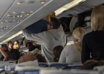 Como organizar a sua bagagem de mão para evitar taxas em viagens de avião