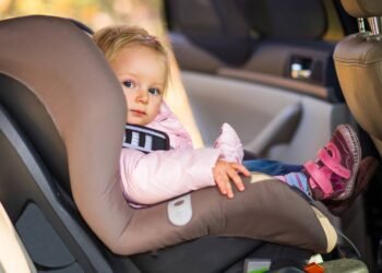 Cadeirinha salva vidas: como transportar um bebê no carro com segurança
