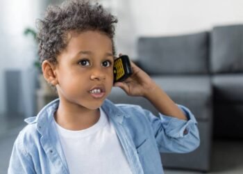 Dispositivos sem redes sociais ganham espaço na rotina das crianças