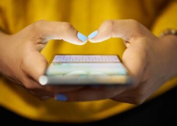 Alerta: como proteger jovens do aliciamento virtual