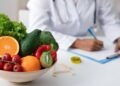 Exercício ilegal da nutrição: saiba como o CRN fiscaliza e o que diz a lei