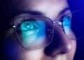 Telas do iPhone 18 Pro e o impacto da luz azul na saúde dos olhos