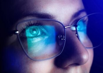 Telas do iPhone 18 Pro e o impacto da luz azul na saúde dos olhos