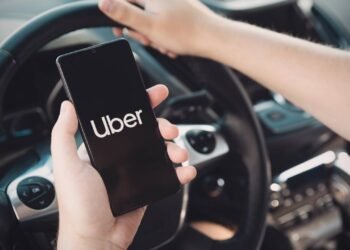 Uber em aeroportos pelo mundo: dicas para usar o app com economia