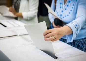 Como o voto impresso funciona em outros países