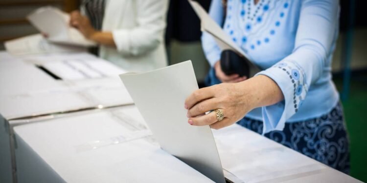 Como o voto impresso funciona em outros países