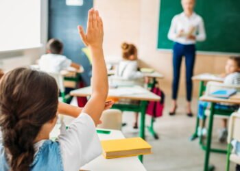 MEC anuncia novo piso salarial para professores, veja valores