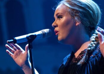 Descubra o surpreendente valo da fortuna de Adele