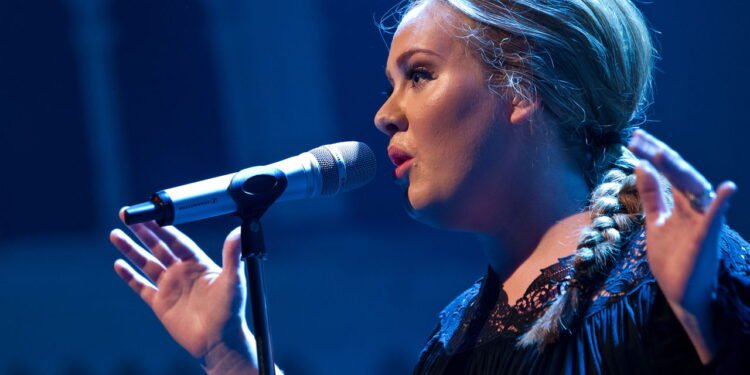 Descubra o surpreendente valo da fortuna de Adele