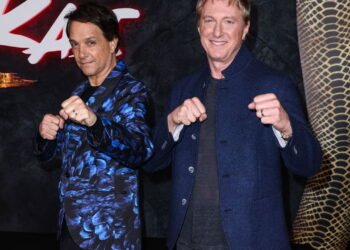 Qual é o significado da cena pós-créditos de Cobra Kai?