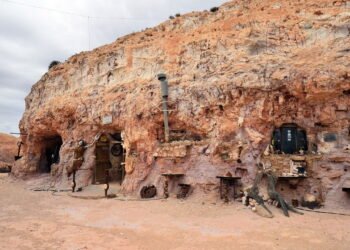 As casas dessa cidade foram construídas embaixo da terra