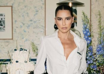 Veja o apartamento que Deborah Secco tenta vender por 9 milhões