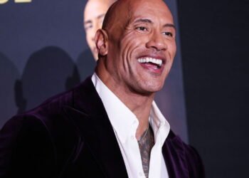 Ex-lutador se torna um dos astros mais ricos de Hollywood