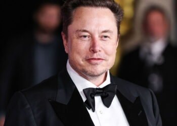 Elon Musk faz proposta para comprar a empresa dona do ChatGPT