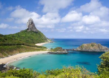 Essa ilha paradisíaca está conquistando turistas com suas águas cristalinas que parecem de outro mundo