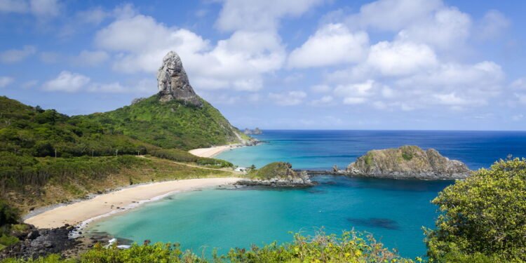 Essa ilha paradisíaca está conquistando turistas com suas águas cristalinas que parecem de outro mundo