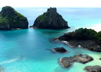 Essa ilha paradisíaca está conquistando turistas com suas águas cristalinas que parecem de outro mundo