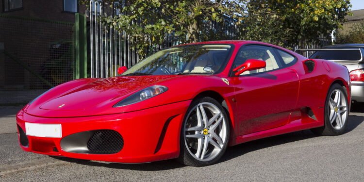 Ferrari tem regras para proibir personalização nos carros, entenda