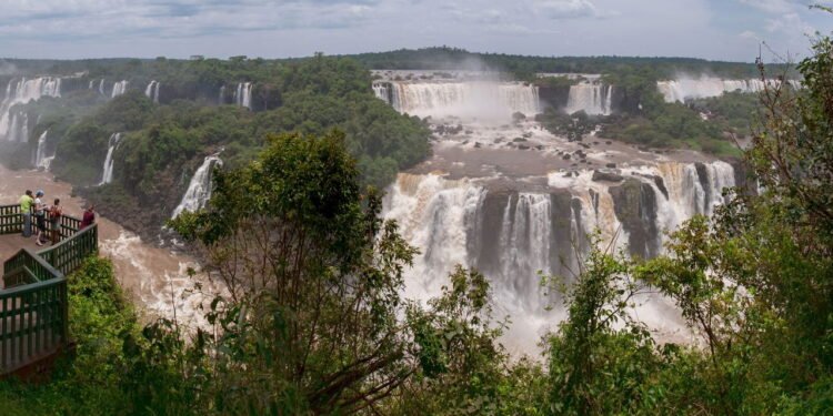 De colônia militar a destino turístico mundial a incrível transformação de Foz do Iguaçu!