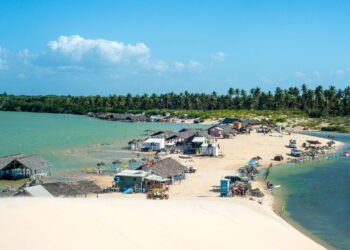 A vila cearense que abriga uma das praias mais bonitas do mundo e segue como um paraíso quase desconhecido