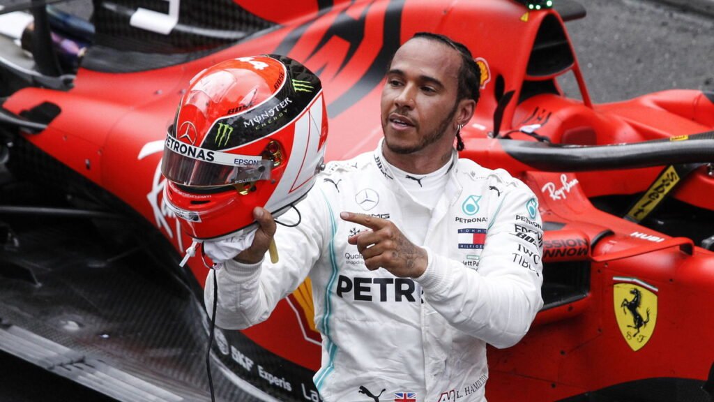 Fortuna de Lewis Hamilton surpreende com coleção de carros de luxo, veja