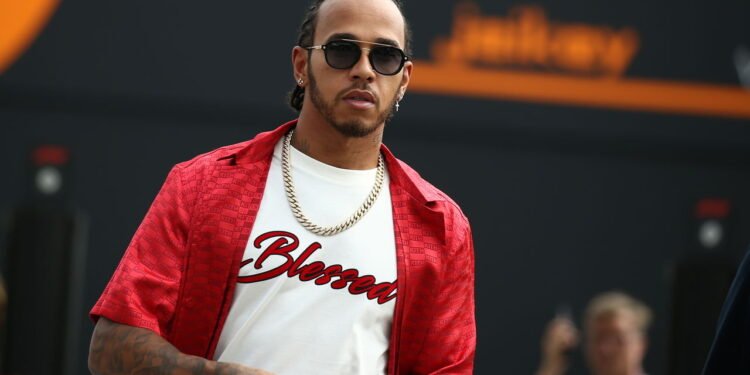 Fortuna de Lewis Hamilton surpreende com coleção de carros de luxo, veja