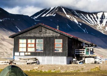 Essa cidade vive embaixo da neve o ano inteiro