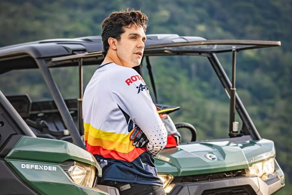 Saiba quais são os verdadeiros nomes dos famosos como Chay Suede e Anitta