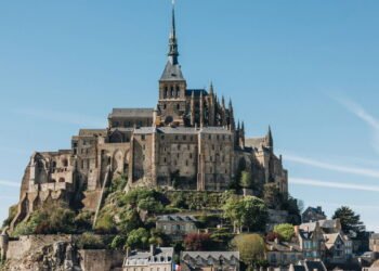 Conheça a cidade que aparece e desaparece com o mar