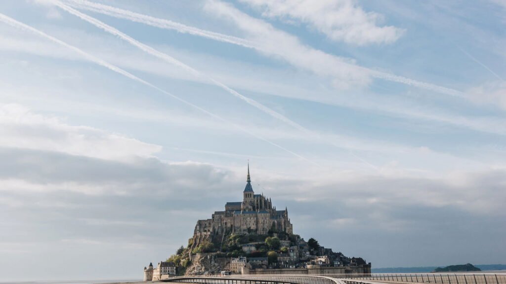 Conheça o vilarejo que aparece e desaparece com o mar