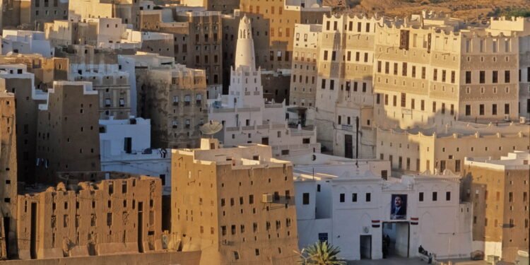 Essa cidade é cercada por arranha-céus de pedra