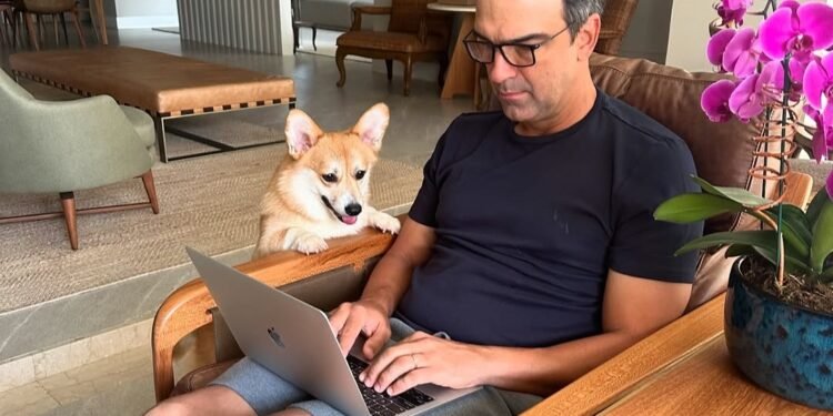 Tadeu Schmidt ganha alto salário no BBB. Fonte: @tadeuschmidt