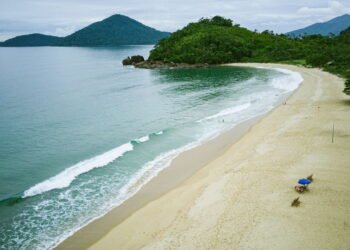 Cidade no litoral de São Paulo impressiona turistas de todo o Brasil
