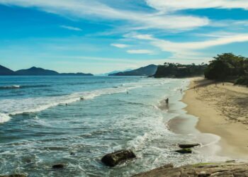 Cidade litorânea encanta com beleza e qualidade de vida excepcional