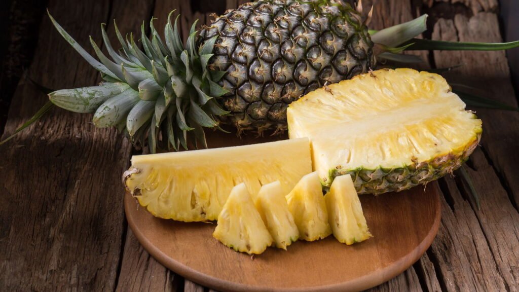 Se você quer plantar abacaxi em casa, essas dicas são infalíveis