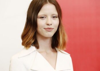 Atriz que faz sucesso em filmes de terror cresceu no Brasil e tem até o sobrenome "Silva"!