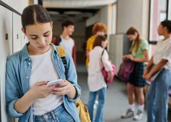Proibição do uso de celulares nas escolas: o que muda com a nova lei