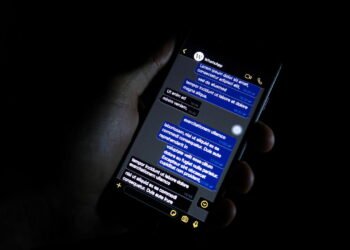 Se você usa o modo escuro no celular, pode estar prejudicando sua bateria