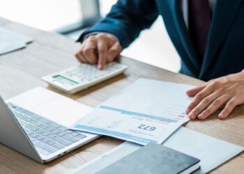 Serasa alerta sobre dívidas com mais de 5 anos