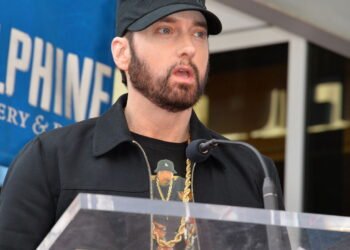 Conheça a trajetória e fortuna do lendário rapper de "Rap God"