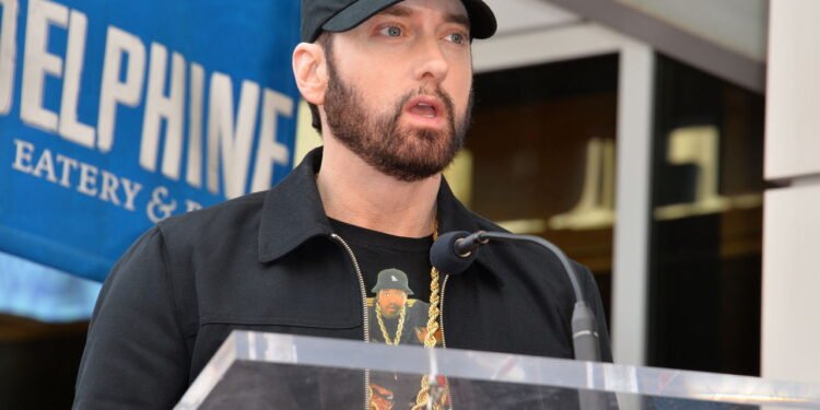 Conheça a trajetória e fortuna do lendário rapper de "Rap God"