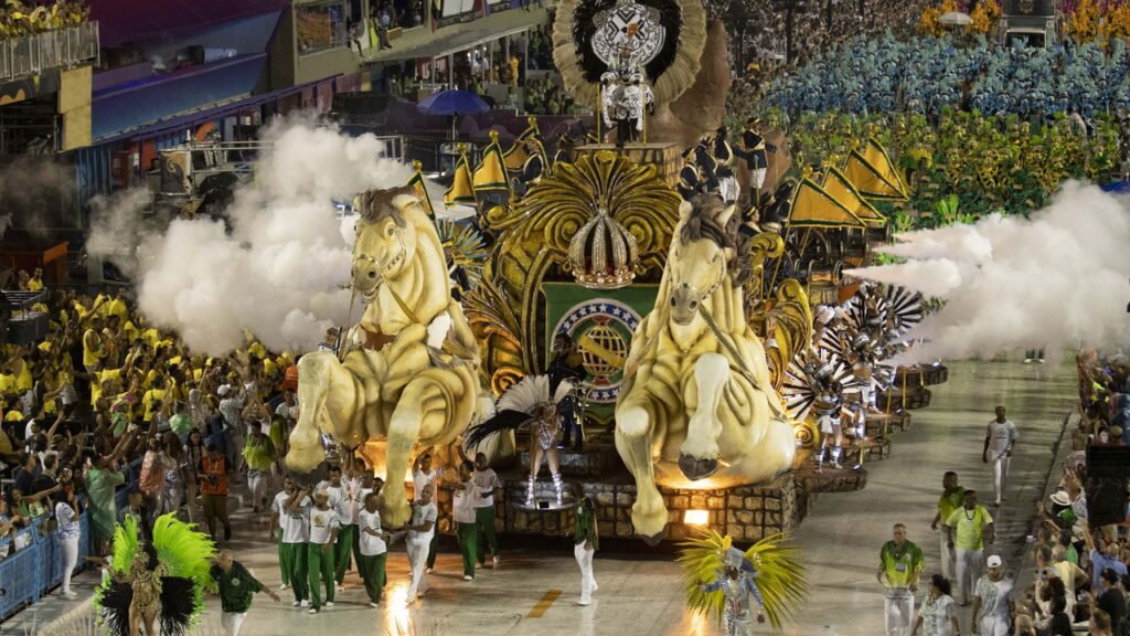 Como desfilar em uma escola de samba no carnaval?