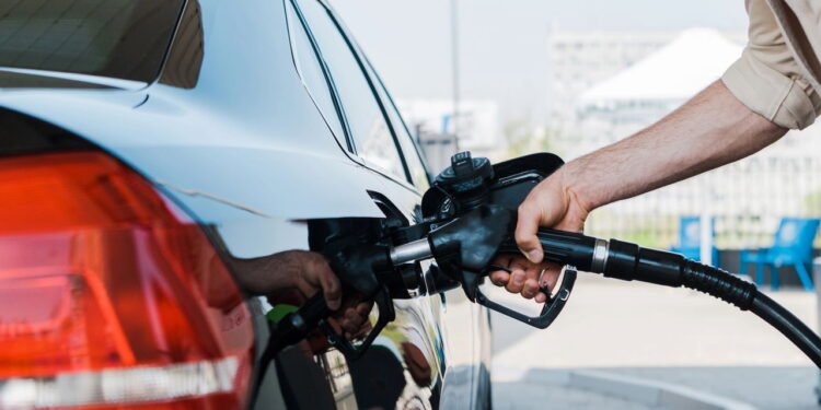 Confira dicas de como economizar combustível com carros ou motos